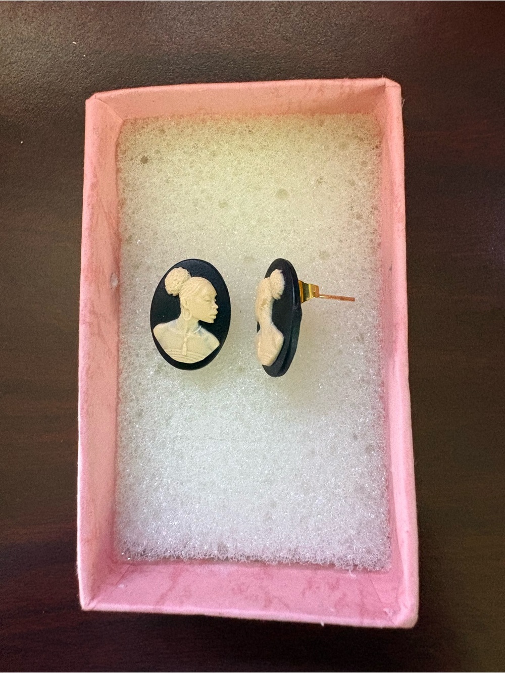 Rare Vintage 1970s African American Cameo Earrings - Picture 3 of 5